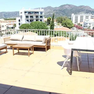 beautiful-loft-huge-sunny-terrace-view-over-the-beach-and-sea.topcostabravahotels.com/